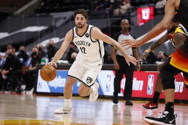 骑士大胜公牛开季14连胜 鹈鹕力克掘金止5连败